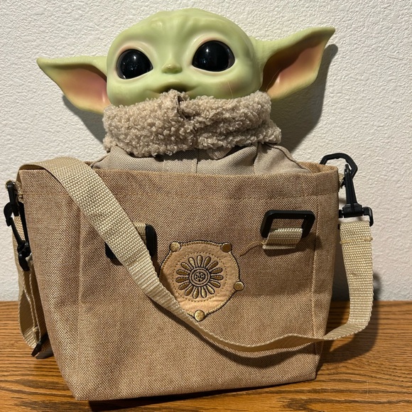Baby Yoda Toy in Cloth Carry Bag - Picture 2 of 13